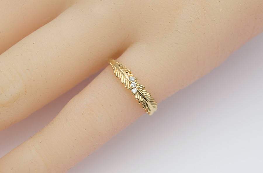 Feather wedding clearance band