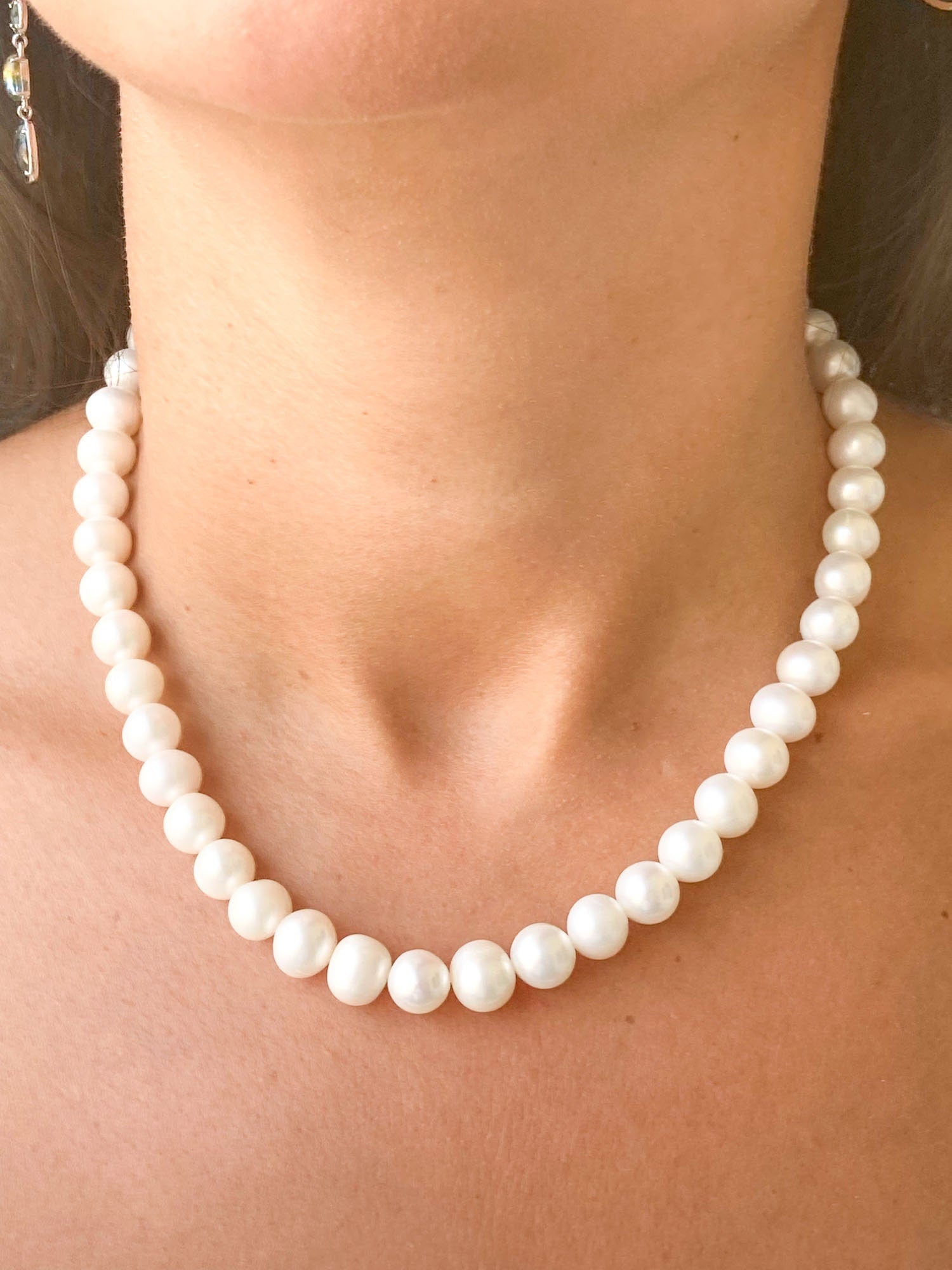 9x5.5mm Mini pearl imitation round charms - White / Gold Tone x4 - Perles &  Co